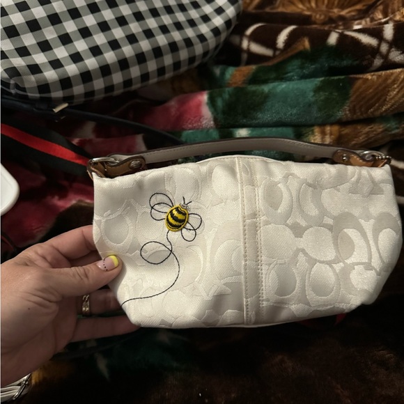 Purses - Picture 3 of 10